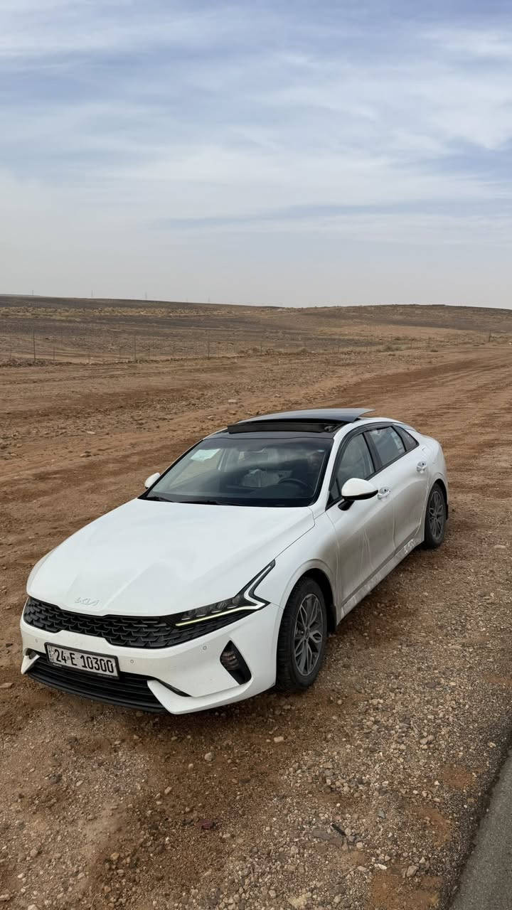 للبيــع كيـا K5 (خــليجـي) الموديل 2022 فـول مـواصفـات بـانورما كشنات جلد كشنات تدفئة بصمة مثبت سرعة كروز داخل بيج ماشية 65.000 سيارة نضيفة حيل وبيها بعد جثير مواصفات مو مذكورة السيارة بيها فقط بارد مكانين قليل حيل بدون صبغ الباقي كله مكفول الـعنوان الـمـوصل 
السعر خاص 
رقم الموبايل ***********
