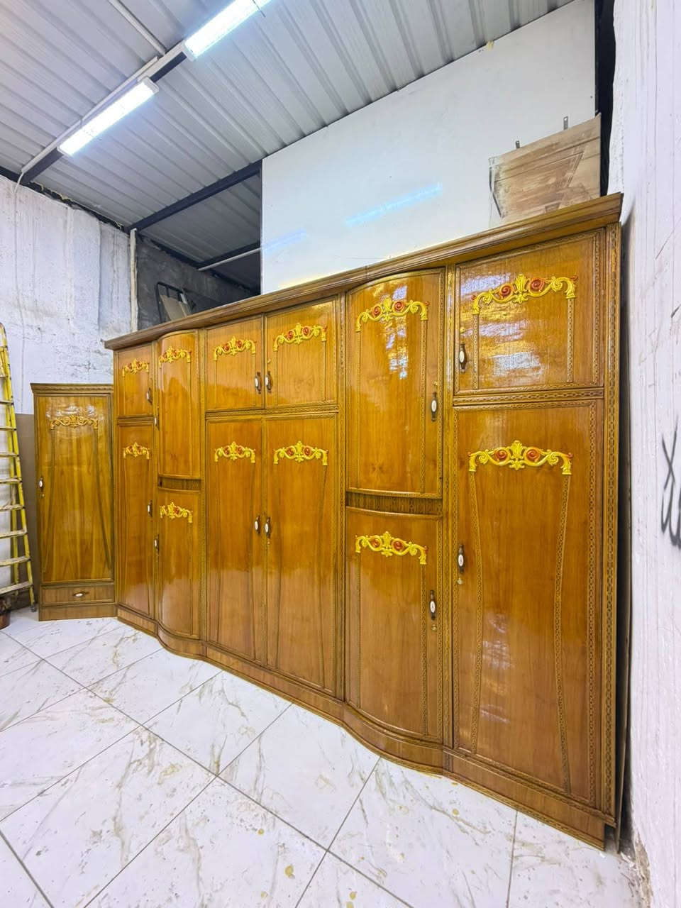 غرفه عراقية مستخدام اخت الجديد نضافه فول مع النقل والشد 750الف الحجز سكرين واتساب ***********
