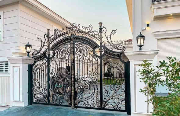 إعلان حدادة محمد أبو فهد - الأنبار (منطقة الخمسة كيلو)
​تعبت من الأبواب والشبابيك اللي تصدي وتتآكل بعد سنة؟
الاستثمار في باب منزلك يجب أن يكون استثماراً في الأمان والراحة طويلة الأمد.
​نحن في حدادة محمد أبو فهد، نوفر لك الجودة والمتانة التي تليق بمنزلك في الأنبار.
​لماذا تختار حدادة محمد أبو فهد؟
​✅ 1. ضمان حقيقي 5 سنوات ضد الصدأ
نحن نستخدم أفضل برايمر وطلاء مقاوم للرطوبة والحرارة متوفر في العراق (كما تحدثنا سابقاً). عملنا ليس مجرد حديد، بل حماية متكاملة لعمر أطول.
​✅ 2. تصميم حسب الطلب وبدقة عالية
نفذ أي تصميم في بالك – تقليدي أو حديث – ونضمن لك أعلى مستويات اللحام النظيف الذي لا يظهر. أبواب، شبابيك، كراجات، حسب ذوقك تماماً.
​✅ 3. أسرع تركيب في المنطقة
نقدر وقتك. نلتزم بالمواعيد المحددة لتركيب عملي وسريع دون أي تأخير، مع ضمان متانة التركيب الفائق.
​للتواصل والطلب (معاينة مجانية)
​إذا كنت تبحث عن الأمان والجودة والضمان الحقيقي في منطقة الخمسة كيلو وما حولها، لا تتردد في الاتصال بنا.
​محمد أبو فهد للحدادة:
📞 ***********
​الجودة هي أساس سمعتنا.
(انظر الصورة لمشاهدة مثال من أعمالنا الأخيرة)
