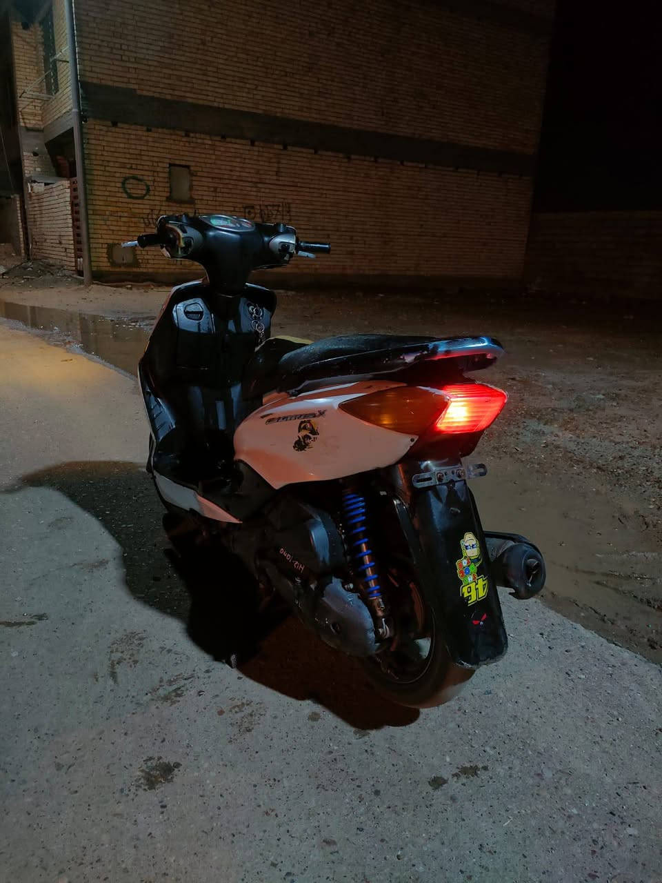 السلام عليكم دراجه سكنس نثيه نوزل سرعه 140 الدراجه شغاله سلف وهندر الكهربائيات كامله اشاير كلوبات كله شغال كفرات كله كامل دبلات امامي وخلفي شغالات مكينه خير من الله نقصها بريك امامي والضفيره ملعوب بيها السعر 350 وبيها مجال مكاني بغداد التاجي منطقة ابو الجدايل ***********
