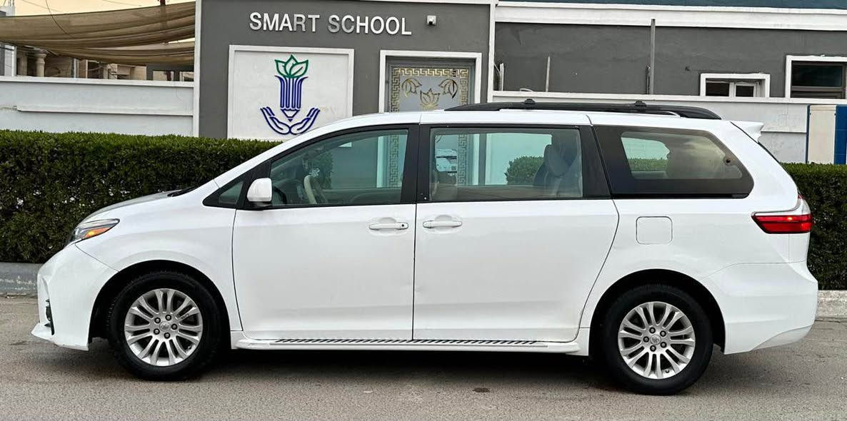 تيوتا سينا 2017
للبيع فقط 
تبديل 3 قطع تبديل شركة نفس اللون 
سيارة كلش نظيفه 
ماشيه 103 ml
مواصفات LE
مكان السياره بغداد العامريه
سعر 180 وبيها مجال 
للاستفسار  
***********
*********** بغداد, العراق
