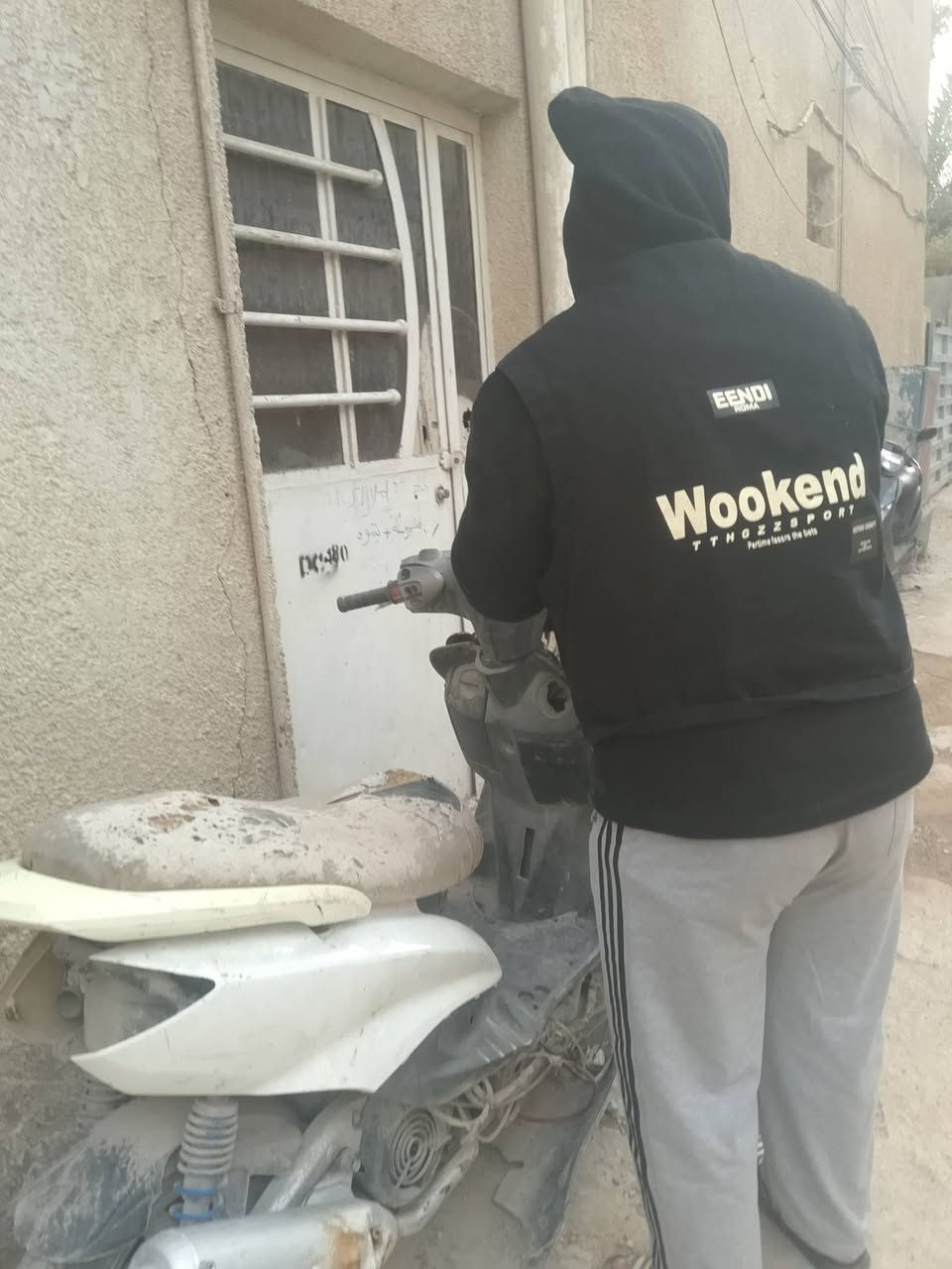 سكنس نثيه كوم حديد لتكلي شبيها مابيها تجي تأخذها وتروح ب150 العنوان بغداد اعضميه ***********
