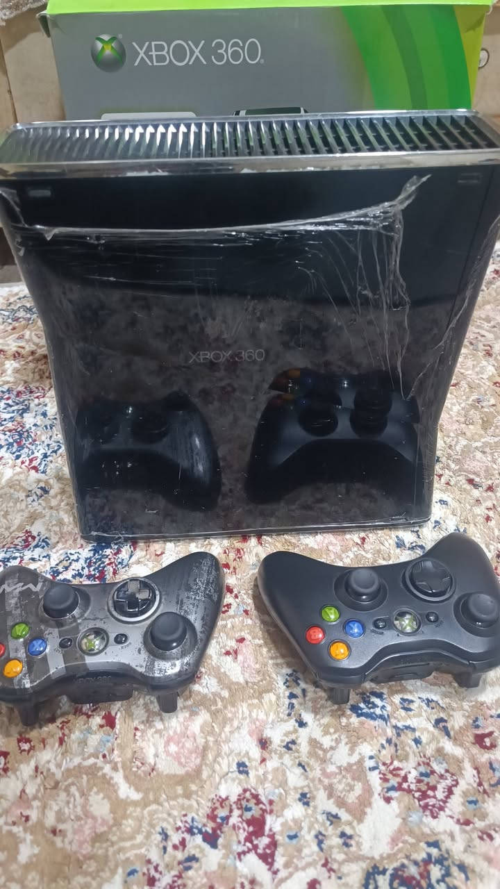 للبيع اكس بوكس 360 جديد حيل شخط مابي  نضافة 100/100 بالة اوربي ضمان شكد متريد ويا يدات ثنين الصلية اليدة الثانية ام الوشم وكارتون وكل غراضة وبي 94 لعبة قويات ونصهن مهكرات وحت مكان قرصة شغال سعره 130 وبي مجال ***********

