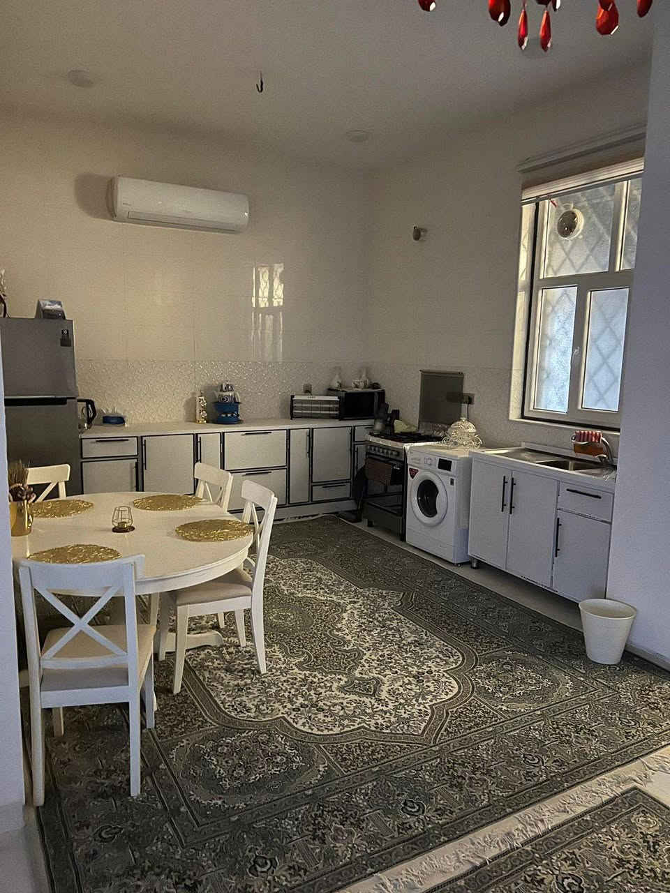 فرصة ذهبية – منزل راقي للبيع في كربلاء المقدسة / حي فارس 🔥
🏡 مساحة 100م² – بناء جديد وفارغ جاهز للسكن فوراً
بموقع مطلوب وواجهة مرتبة.

البيت طابقين بتصميم عملي ومريح:

🔹 الطابق الأول:
• غرفة نوم
• صالة واسعة
• استقبال
• صحيات
• مطبخ راكب وجاهز

🔹 الطابق الثاني:
• غرفتين نوم
• صالة
• صحيات

🔹 السطح: 2
🔹 البيت يُباع بدون اثاث

💰 السعر: اكتب تم يجيك على خاص 
يوجد تصوير كامل للمنزل مع صور 📍
📞 للحجز والاستفسار 
رقم تواصل ...
*********** متوفر واتساب

✨ لا تفوتون فرصة تملك بيت جاهز، نظيف، وبسعر ممتاز! ✨
#ترند #سكارف #كربلاء_المقدسة #كربلاء_حي_فارس #instagram #تجارة #بيت_أحلامك #بيت
