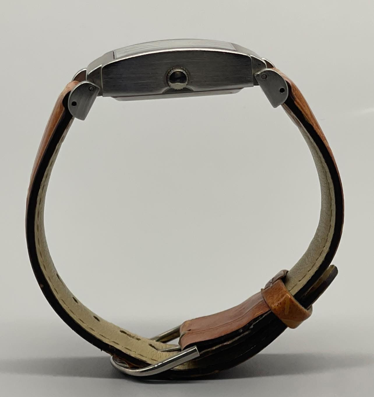 ساعه BENRUS اورجينال نضافة 100‎%‎

نوع الحركة: كوارتز موديل فليكس لاغز، رقم المرجع: PM203BR،، مادة العلبة: فولاذ وكروم العيار: 245،

بلد الصنع: اليابان، الجنس: رجالي،

قطر الهيكل 26 ملم

سُمك الهيكل 10 ملم

———————————————-

يوجد توصيل 🚚 ( بغداد - محافظات العراق )

☎️رقم الهاتف : ***********

للحجز - دايركت
