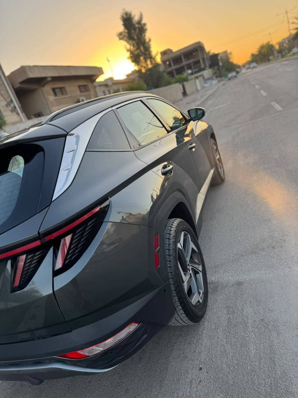 هونداي توسان 2022 للبيع فقط 

السعر١٩٣ ورقه وبيها مجال 

🔶هايبرد (بنزين + كهرباء) يعني طيارة 
🔶محرك بنزين توربو 1600 اقتصادي 
🔶سيارة ماشه ١٢٢  كيلو متر
🔶سيارة مواصفاتها فول 
🔶وارد امريكي
🔶صبغ جنطه قليل فقط
١-  شاشة لمس كبيرة 
٢-  سقف بانوراما طول القماره متحرك 
٣-  تخم تاير اصلي بدون تبديل 
٤-  كاميرات 
٥-  رادار امامي وحساسات اماميه
٦-  رادارات خلفيه وحساسات خلفيه 
٧-  قيادة آليه وخروج عن المسار 
٨ -  اشاير بالمري الجانبيه 
٩-  السيارة فور ويل 
١٠  بصمة تشغيل 
١١-  وتشغيل عن بعد 
١٢-  وتحريك السيارة بالبصمة 
١٤-  شفتات ستيرن 
١٥-  كشنات كهرباء وخزن ميموري 
١٦-  تبريد وتدفئة بالكشنات 
١٧-  تبريد امامي وخلفي 
١٨-  شاحن وايرلس 
١٩-  لايت زنون عادي ناصي 
٢٠-  تشغيل الكاميرا من الزر 
٢١-  صندوق كهرباء 
٢٢-  لدات نهاريه 
٢٣-  ويل كب 19 اصلي 
٢٤-  دشبول ايباد 
٢٥ -  كير دكم  
السيارة مرقمه بغداد بأسمي 
مكاني بغداد / البنوك *********** بي واتساب
