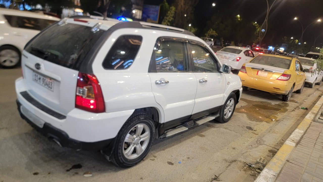 ***********
سبورتج  موديل 10 خليجي  رقم بغداد انكليزي تحويل مباشر بسمك مكينه 2000   بيه 3 قطع صبغ  

 مكاني بالحله  السعر 86
