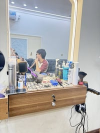 غراض صالون حلاقه للبيع مكاني كميره مقابيل جزيره بغداد السياحيه 0770175...