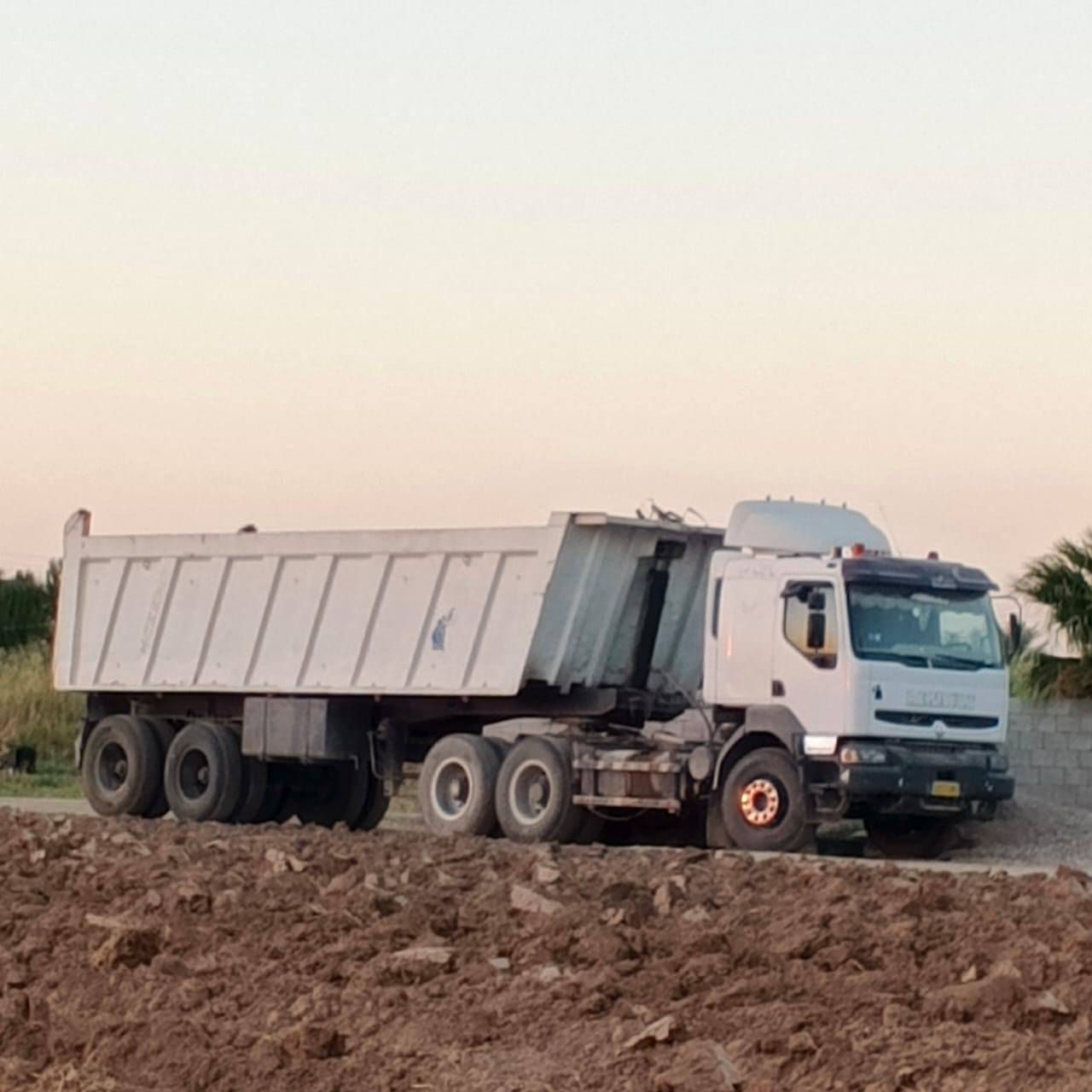 السلام عليكم 
رينو راس وعربانه قلاب مرسمه وكامله
جديده اخت الزيرو مكفوله كفاله عامه 
تخم تاير راس وعربانه .العربانه ذرعه ٣٤
السنويه مجدده لل٢٩ تحويل مباشر مشروع وطني للاستفسار اكثر للاتصال بالرقم ***********.واسط العزيزيه مكلف بالنشر
