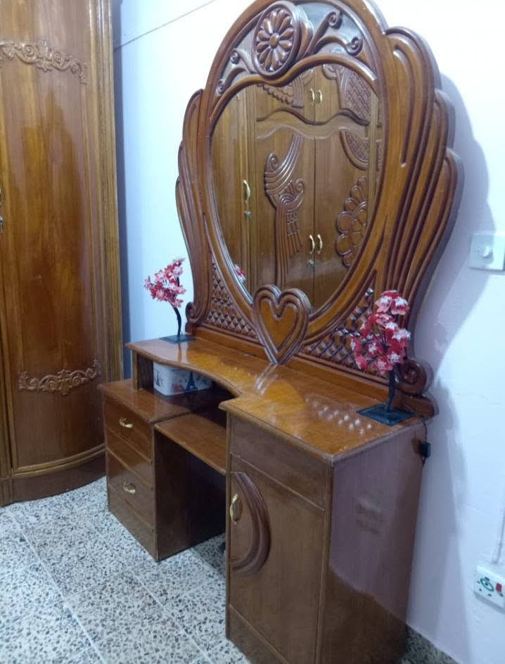 غرفه اخشاب كلش نضيفه للبيع سعر 900 لمكان القائم الرقم ***********
