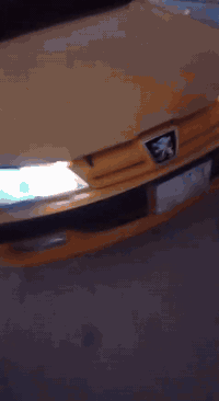 السلام عليكم سياره بيجو باص البيع مديل 13 مكينه جديده و كير كلش حلو خير من الله تبريد ويه لسويج شغاله ثلج سنويه منتهيه بل 23 بسم راعيها مو بسمي و يريد يحول راعيها كهرباءيات شغاله كلها ترايها وين ما تريد سعراها 33 وبيها مجال وكاني بصره شط العرب بل جزيره منطقه الحوطه رقم الهاتف *********** بي واتساب
