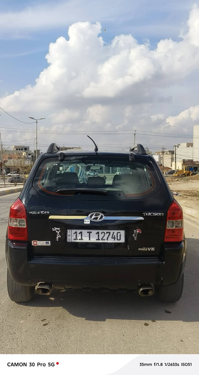 للبيع تكسون 2007 محرك 6 سلندر 2700 شرط والكير والطخم شرط باسمي كابون بانزين بيها صبغ حزام جمالية السعر 80 و بيها مجال للتواصل,
***********
***********
