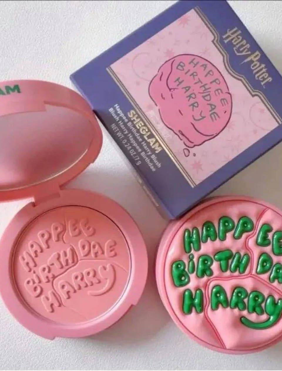 🪄🎂 Sheglam × Harry Potter
Happy Birthday Blush 🎂🪄

بلشر سحري مستوحى من عيد ميلاد هاري بوتر ⚡️
يجمع بين الجمال والخيال بلمسة أنثوية ناعمة ✨

🌸 المميزات:
✔️ لون طبيعي يضفي حيوية على الخدود
✔️ قوام ناعم وسهل الدمج
✔️ ثبات جيد بدون تكتّل
✔️ مناسب للّوك اليومي والمناسبات

🎨 النتيجة:
خدود مورّدة بإشراقة لطيفة وكأنها لمسة سحر 🪄💕

.
.
.
السعر : 4 الاف


**إذا كنت صاحب هذا الإعلان وتريد حذفه لأي سبب، رجاءا أرسل رسالة إلى الدعم الفني**
