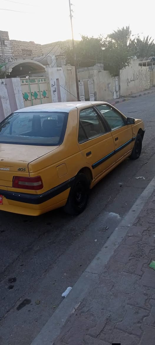 بيجو 405 موديل 14 رقم احمر سياره نضيفه مكان ميسان المجر لكبير شراي يتصل *********** ( سعر 20 وبيه مجال)

