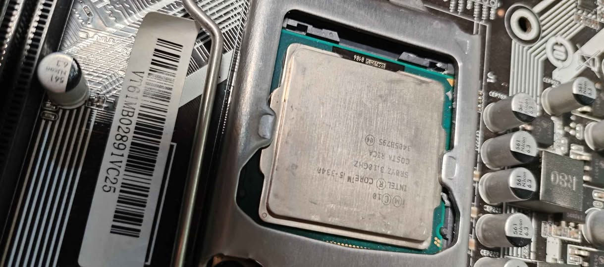 السلام عليكم بندل بورد معالجين ورام
مذربورد جيل ثالث
معالج i5 3340  
معالج i3 2120
رام DDR3 2GB
كلشي شغاله بس البورد أبيعها فحم بيها مدخل رام واكف
انطي سعرك وبل عافيه
متوفر توصيل لجميع المحافظات
اذة تريد راسلني ودزلك فيديو وهية شغالة الزبير, البصرة


**إذا كنت صاحب هذا الإعلان وتريد حذفه لأي سبب، رجاءا أرسل رسالة إلى الدعم الفني**