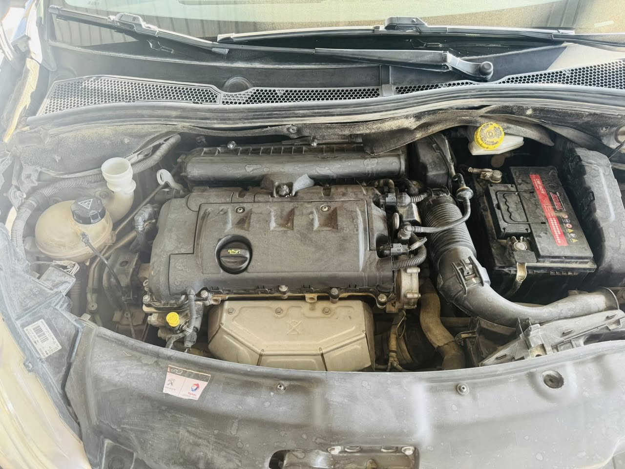 السلام عليكم بيجو 208 هاج باك مديل 2016سياره كفالة من صبغ جديده كلش مكينه كير حداديه صدره كله جديد رقم اربيل تحول مباشر تريد وكاله سعر85 وبيها مجال للستفسار اتصال ***********بي واتساب
