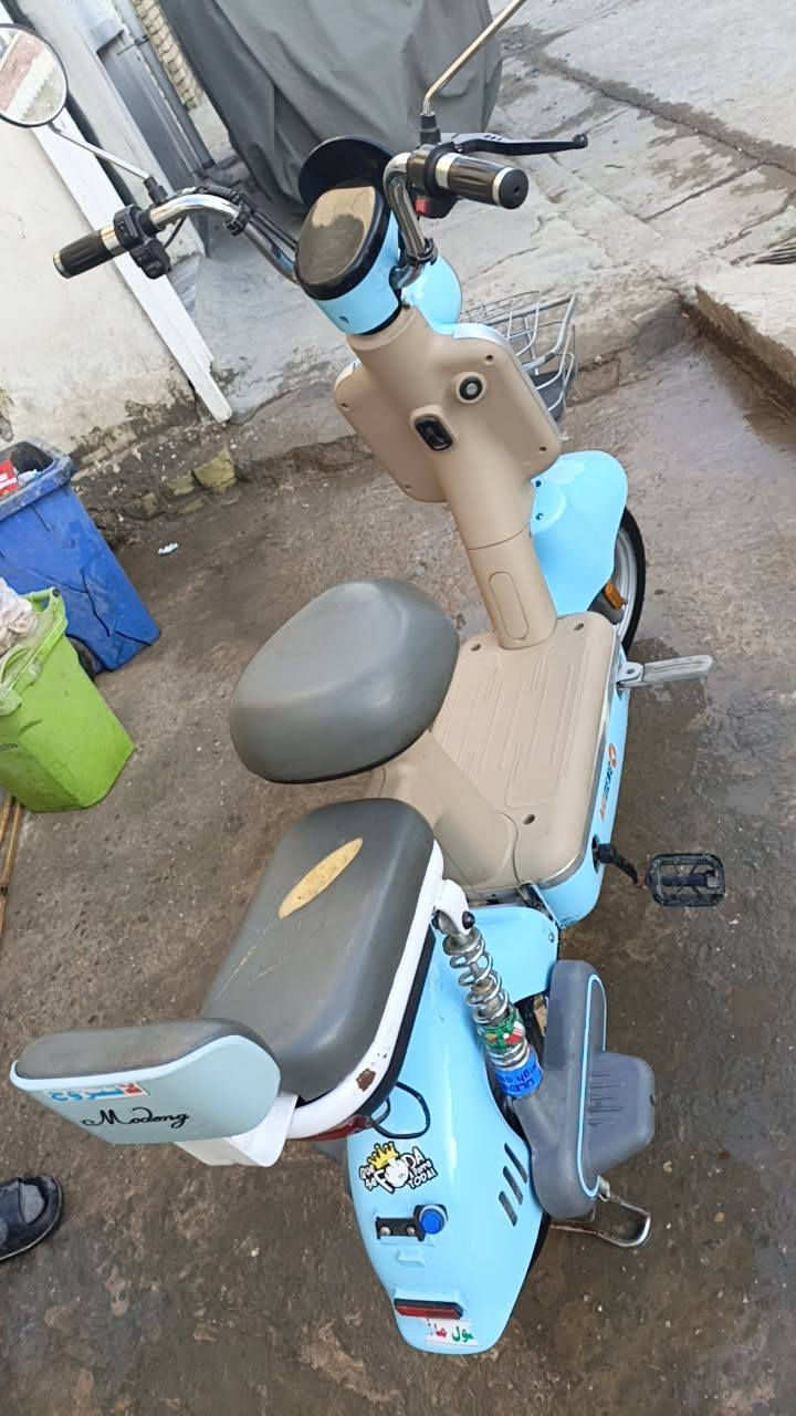 (سلام عليكم دراجة شحن حجم 14 نضيفة مستخدمة بس ٣اشهر وسعر درجة 250 الف ولستفسار علة  هاذة رقم ***********
