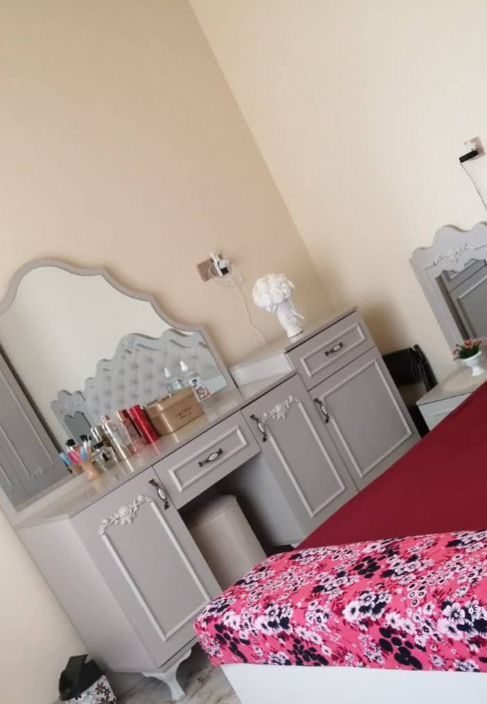 السلام عليكم
غرفة نوم تركي تسع قطع للبيع


**إذا كنت صاحب هذا الإعلان وتريد حذفه لأي سبب، رجاءا أرسل رسالة إلى الدعم الفني**