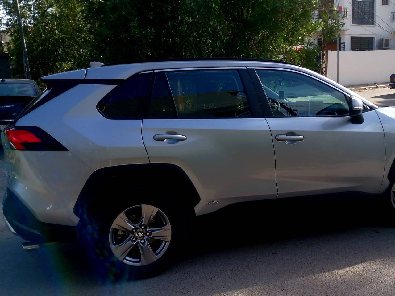 تويوتا راف 4 هايبرد XLE – AWD
موديل 2024
لون سلفر
دخول جديد – رقم بغداد

ماشية 10 الاف مايل فقط
المحرك  2.5 هايبرد
الدفع  رباعي AWD
صورة الحادث بسيط و بالمنشور 
المواصفات:
• فتحة سقف سلايد
• دخول الكتروني
• أبواب بصمة (أمامي)
• بصمة تشغيل
• تشغيل عن بعد
• شاشة لمس كبيرة
‏• Apple CarPlay
• كاميرا 360 درجة
• هاند بريك الكتروني
• باب صندوق كهربائي
الراحة:
• تبريد منفصل قطعتين
• جامات 4 أوتو
• مقعد السايق كهربائي (3 وضعيات)
• كشنات مخمل أسود
• تبريد + تدفئة للمقاعد الأمامية
• تدفئة ستيرن
أنظمة القيادة:
• AUTO HOLD
‏• AUTO START / STOP
• مثبت سرعة
• نظام ECO / NORMAL / SPORT
• مانع انزلاق
أنظمة الأمان:
• رادار أمامي (تحديد مسار)
• رادار نقاط عمياء
• رادار خلفي للتحذير من الاصطدام
• حساسات أمامي + جانبي + خلفي 360
• تحذير الخروج من المسار
الإضاءة:
• لايتات LED عدسة
• باك لايتات LED
• إشارات بالمرايا
السعر المطلوب: 275 $
المكان: بغداد – العامرية

للاستفسار:
📞 ***********
