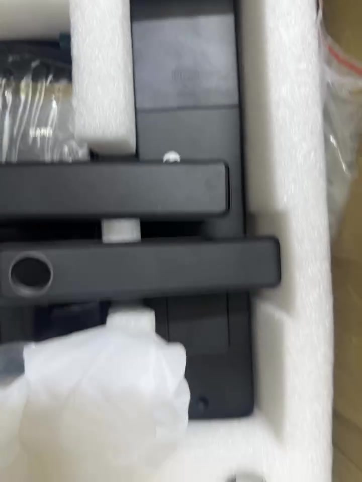 سلام عليكم بعد اذن ابو كروب كيلون باب بصمه رمز ومفتاح وكارت جديد قطعه جديده كلش حلوه سعر رسلني خاص او وتساب ***********
