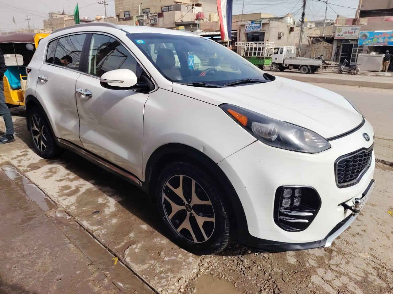 السلام عليكم
سبورتاج 2017 أمريكي للبيع سياره خير من الله
ماشيه 128ألف

مواصفاتها EX

بصمة تشغيل/أبواب
شاشه كبيره
قطعتين تبريد
دفع رباعي 
كشنات جلد /تدفئه
كشنات تحكم كهربائي
لايتات زنون
مري جانبيات كهرباء وأشاير
تكمات ستيرن
وبعد بيها هواي مواصفات

السياره بــ أسمي تحويل ثاني يوم
حادث صفحه جهة اليمين (الصدر)
السعر 155 وبيها مجال
الرقم *********** ما متواجد فيس
