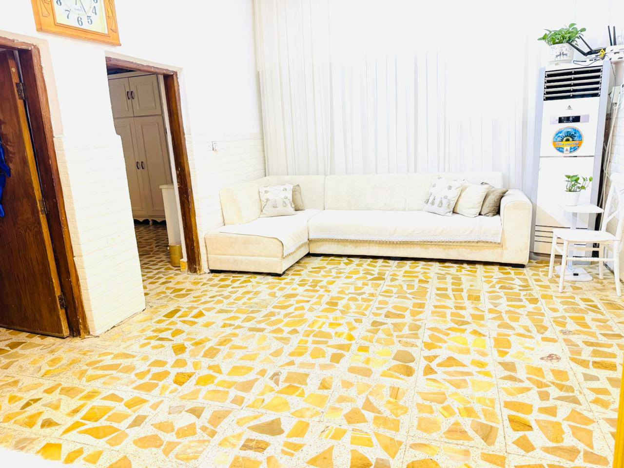 السلام عليكم
بيت ٢٠٠ متر طابقين الموقع الخاجيه قرب المجلس البلدي على مربع  رقم العقار ٣٢٨٥ السعر المطلوب ٢٧٠ للاستفسار الاتصال على الرقم ***********
