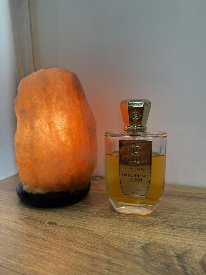 ⚜️APHRODISIAC TOUCH⚜️
عطر الترند (افروديسياك تاتش) الاداء🔥
متوفر تقسيمات بحجم 2,3,5,10 مل
للطلب يرجى التواصل على الخاص و الواتساب 
***********💬
و تدللون🌷
