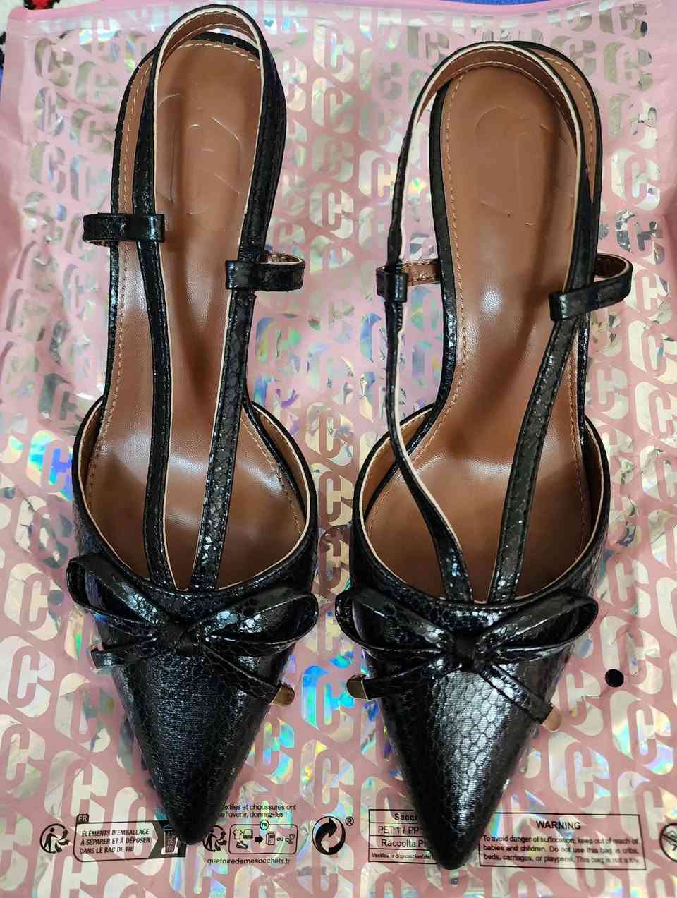 ئەم پێڵاوانەم لە شی ئین داواکردوە،لەپێ نەکراوە قیاسی 36نوسراوە بەڵام 37،، واتە بۆ 37 ئەبێت بۆمن گەورەیە....بە $13دۆلار واتە 17000کڕیومە  بێ گەیاندنیش.....
دەیدەمەوە بە 14000 هەرکەس وویستی مەسج بکات....


**إذا كنت صاحب هذا الإعلان وتريد حذفه لأي سبب، رجاءا أرسل رسالة إلى الدعم الفني**