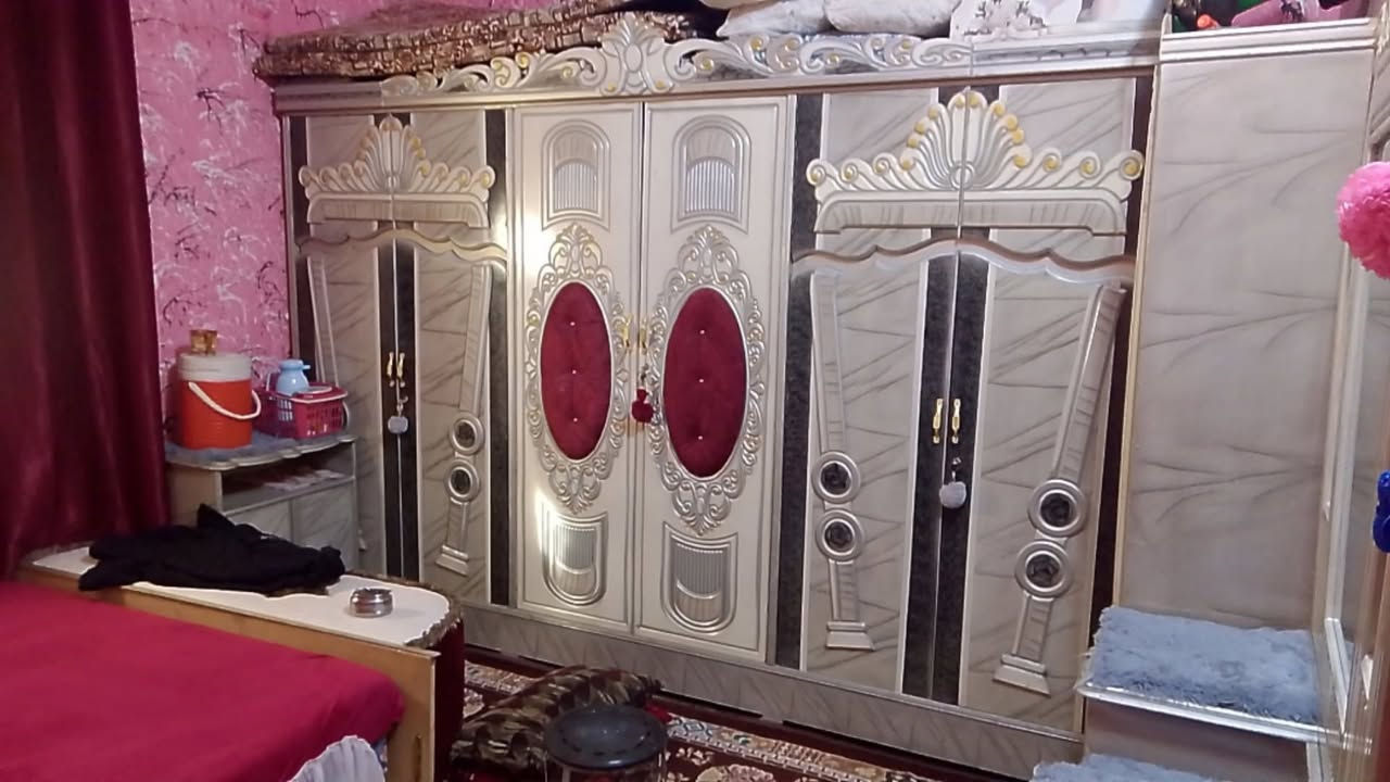 السلام عليكم غرفه اخشاب للبيع 
خشبها الصاج مستخدمه شيء غليل 
نظافتها 100% 
وياها دوشه مال امراه 
ودوشه مال شربايه 
السعر 900 
والشراي هذا رقم التلفون
***********
