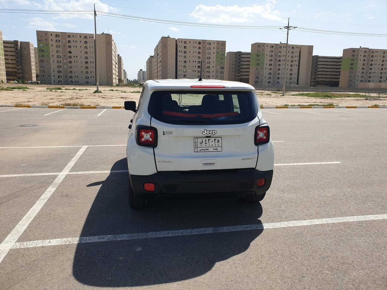 جيب رينكَد موديل 18 فئة سبورت 4×4
محرك 1400 توربو .. كَير عادي 
ماشيه 65 ميل .. حادثها فقط جاملغ امامي موضح بالصور بدون اي دواخل وبدون ايرباك وبجم كبس .. السياره مال بيت وكلش نظيفه وعلى ايدنه من امريكا .. جاهزه للأخير متصفر عليها فلس وكلشي مكفول بيها بحالة الوكاله .. رقم بغداد بإسمي تحويل ثاني يوم .. مكاني بغداد
***********
السعر 125 وبيها مجال
