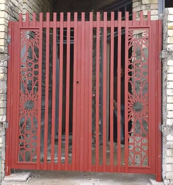 ورشه حداده بلال  بالاعمال الحداده تشمل جميع اصناف الحداده ومنها الابواب والشبابيك والسقايف الحديثه والقديمه ومنها كيا سبان  واضافه الى العمل منها الساندويتش البنل والكرفانات تشمل جميع الاعمال الحره  باداره بلال الحداد 
***********
***********
يوجد لدينا حداد متنقله دخل تكريت
