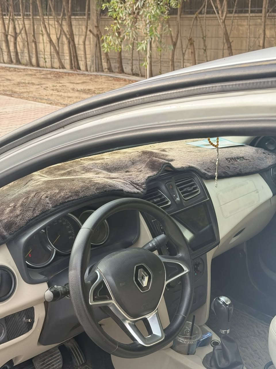 رينو سيمبول
2019
فول مواصفات 
شاشه
كامره 
اشاير بل مري
كير مكينه 
بيها طخات كلش خفيفه
السياره كلش نضيفه
مكاني بغداد حي العدل
***********
