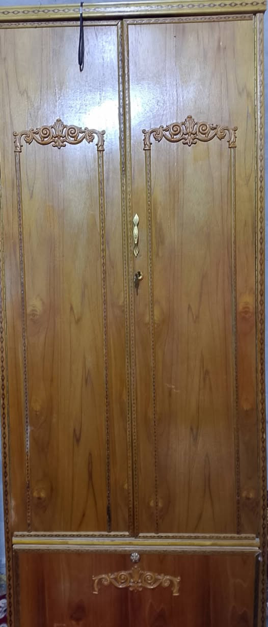 غرفه جديده للبيع  استعمال قليل طابقين ٥ أبواب الكنتور ماشاده ***********
