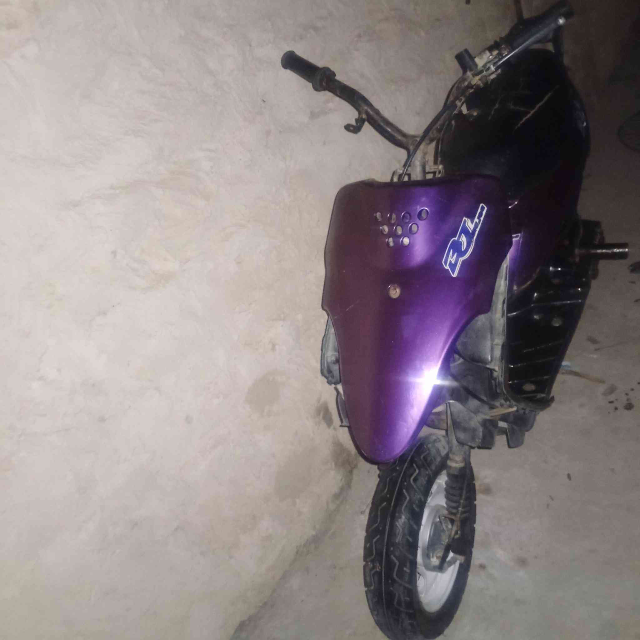 سلام عليكم 
أعاده نشر بسبب الوعود الكاذبه 
يعني إذا ما تشتري ليش تخابر وتكوال الي وتحلف ميت يمين ونوب تغلس إذا ما تشتري لا تراسل 
يماهي 9زروف للبيع وياها كفرات لونين بنفسجي واسود ودبل رياضي ودبل بلادي عوزها بس وير سكليتر 

وبل واقع انضف من صور 
سعر 160
وبيها مجال قليل 
تواصل ***********
