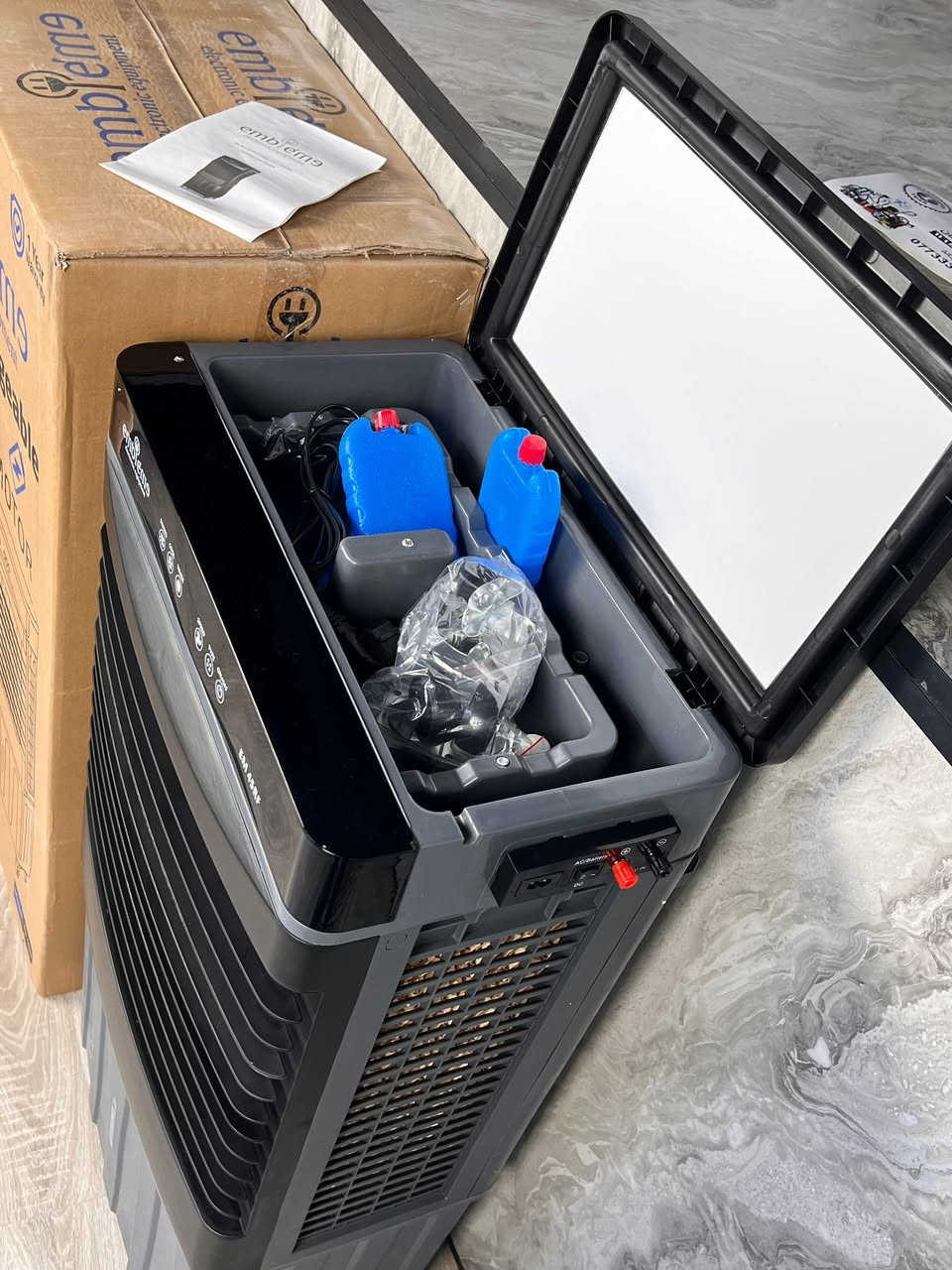 #الوكيل_الحصري_لشركه_امبليوم_في_النجف_الأشرف🫡

💥 مفاجأة الموسم الأقوى والأكثر طلباً وصلت! 
 مبردة شحن حجم كبير50 لتر  من Embleme
 قوة تبريد عالية 
 أداء ممتاز لكل مكان
 تصميم عملي وسهل الاستخدام
 الكمية محدودة جداً – لا تفوتوا الفرصة

🔷ضمان سنه كامله من تاريخ الشراء 

اوقات دوام الرسمي  🔻 

10 صباحا لغايه 12 ليلاً

‎موقعنا 📍 : نجف الاشرف - شارع المطار -  مقابل بوابه الدخول - أو على جهه مخابز وافران النجف 

*********** 📞***********⁩
