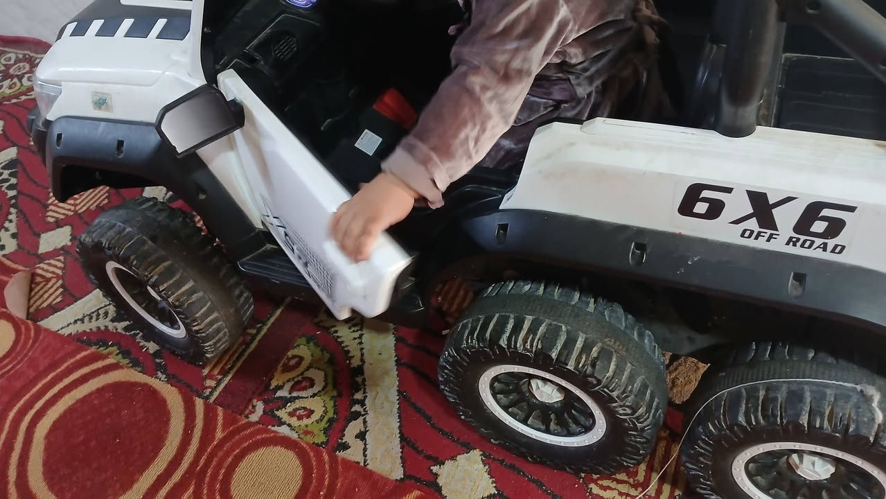 مرحبا
سياره شحن شتريته 375 جديده من ريان سنتر 

ابيع 190 وبيه مجال

ام بي ثري 

اناره خلفي اماي 

بلوتوث يربط على الموبايل اواكس ايظن 

وياهه ايظن ريمود تحكم من بعد / محركها يفر 4 اطارات/ وليس 2 
2×4
تكدر تشحنهه سياره او وتفلت البطاريه شحن خارجي 

مكان بصره 

*********** واتساب فقط 

*********** واتساب او اتصال

