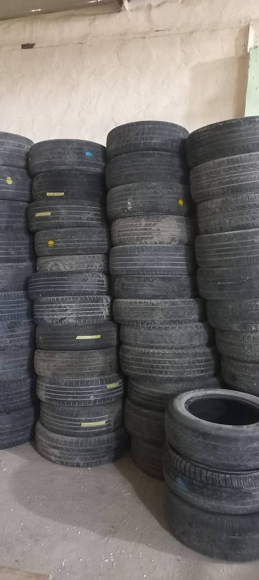 سلام عليكم تايرات فتح عراقي مستعمل نضيف كل القياسات ١٤ الى ٢٠    العدد ٣٣ زوج ابيع شلعه وحده  مابيع اقل  سعرالزوج ٨ الف مكاني نجف شارع المطار مقابل النصار قرب ملحق الروان***********
