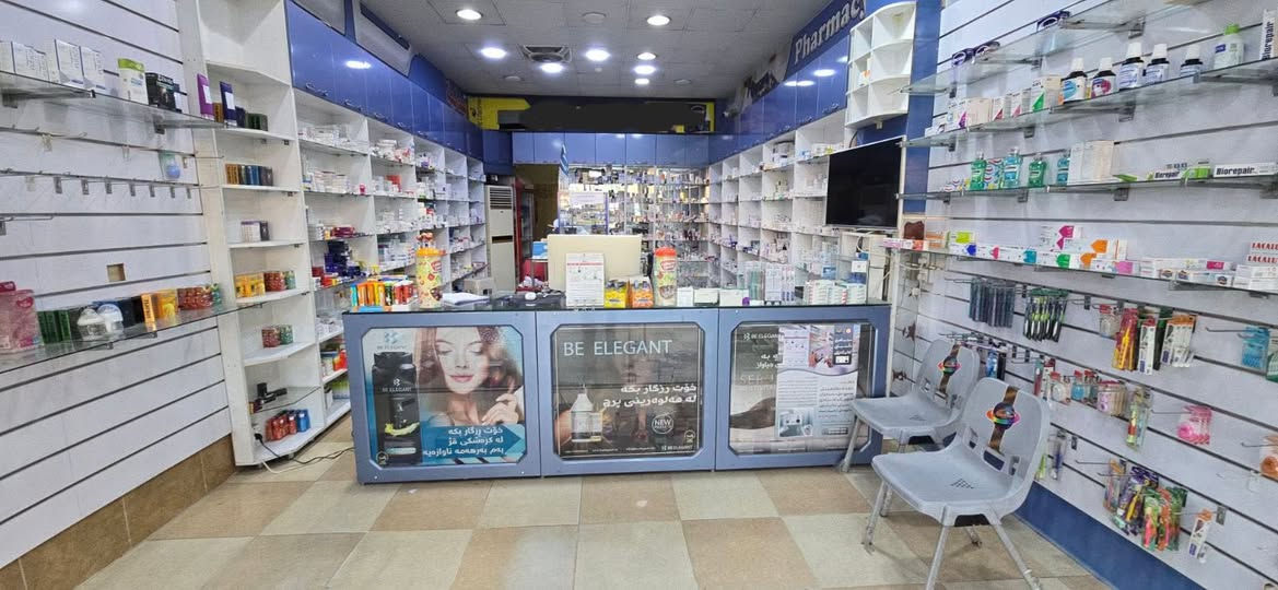 لە پاش سڵاو
-ئەم ڕەفانەمان هەیە بۆ فرۆشتن بۆ 💊دەرمانخانە و بۆ 💉نۆرینگەش دەبێت..

- زۆر تازە و پاک و خاوێنە 
- ڕەفەی تەختە و ڕەفەی شوشەی تێدایە
- وەک لە وێنەکانیشدا دیارە ڕەنگێکی جوان و کراوەی هەیە
📍- ناونیشان :- سلێمانی
📱- ژمارەی تەلەفۆن :-  ***********
