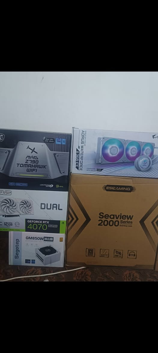 🔥 تجميعة Gaming احترافية للبيع 🔥
💰 السعر: مليونين و400  وبيها مجال للجادين
🎁 هدايا وياها:
سماعات HyperX واي فاي + مكسر + مايكروفون
ماوس Redragon + كيبورد ميكانيك
ستاند موبايل + ملحقات وايرات كاملة
📦 المواصفات:
• i7 13700K
• RTX 4070 Super 12GB
• RAM 32GB (16×2) سرعه 6000 T-Force RGB ddr5
• SSD M.2 2TB +سرعه  1TB بسرعات عاليه 
• HDD 500GB
• Z790 Tomahawk WiFi
• Power 850W Gold
• تبريد ماي Aorus (3 مراوح)
• كيس RGB بيه تقريبًا 10 مراوح تبريد
• شاشة AOC 27” FHD 100Hz
كل الكيبلات موجودة + الكراتين الأصلية
التجميعة نظيفة ومجمعتها قطعة قطعة 👍
سبب البيع: استخدامي بسيط وأريد أتحول لابتوب
📍 الموصل – اليرموك
📞 ***********
اللي جاد يتواصل خاص أو اتصال مباشر.
