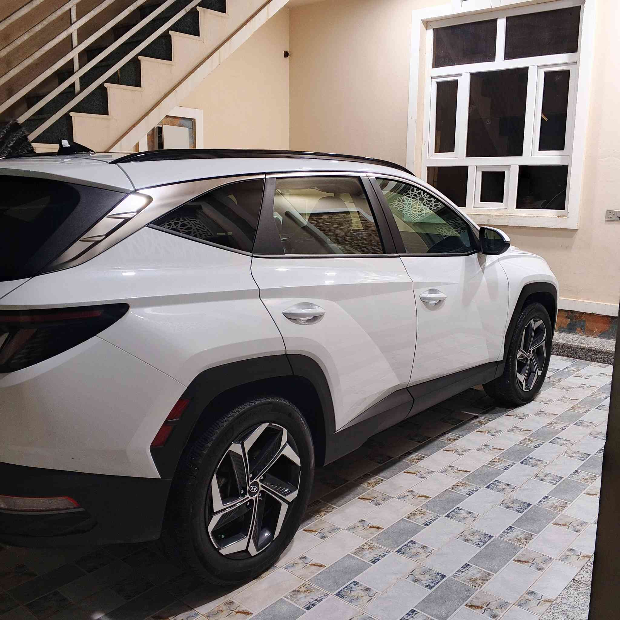 توسان 2024 وارد امريكي فول مواصفات دفع رباعي تحكم قياده ماشيه 13,000 السعر 235 ***********
