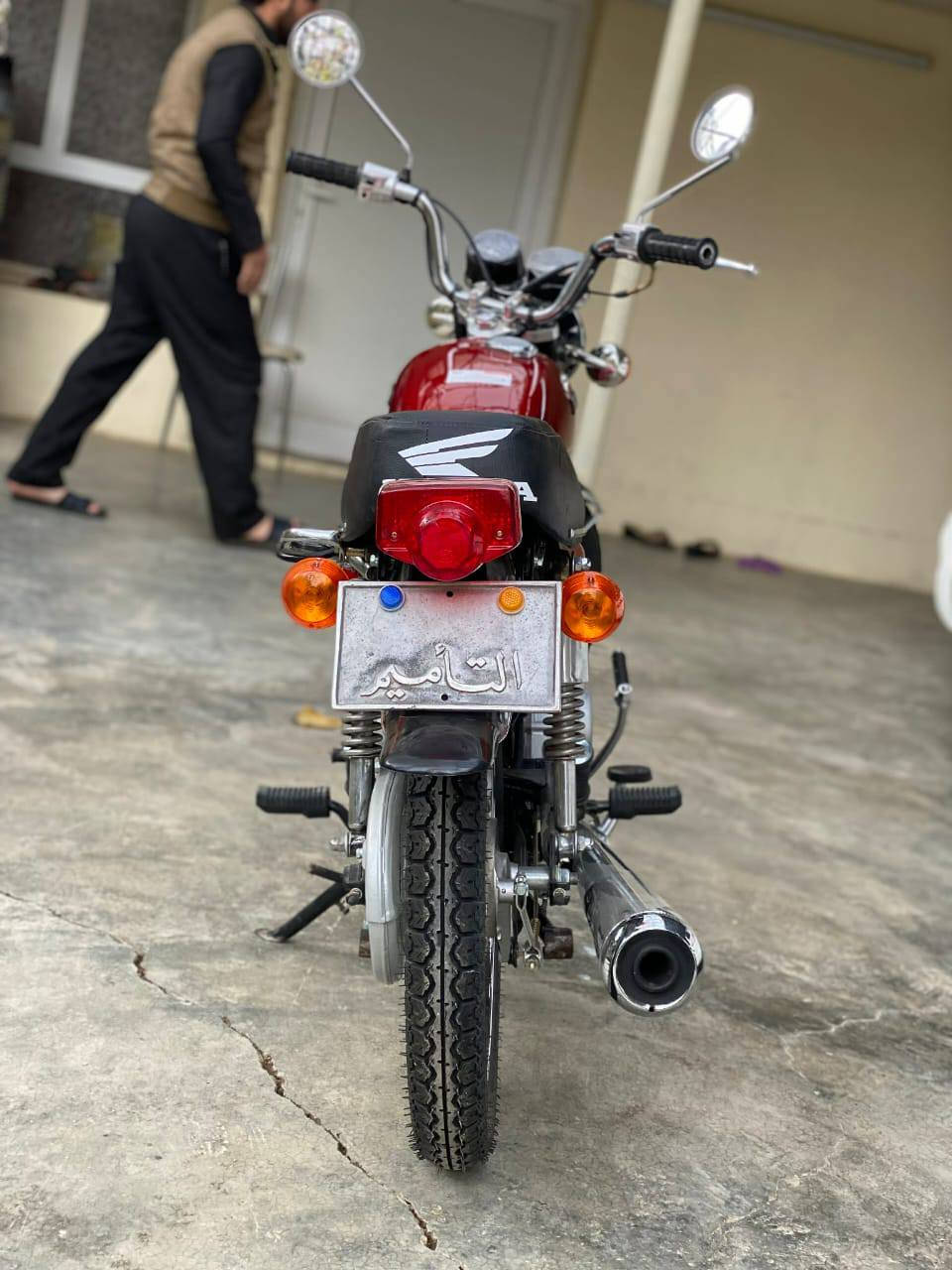 سلام عليكم
هونداي موديل 1978للبيع 
گير محرك بشرط 
كهربائيات كله شغال بشرط 
الماطور حلوه و ناعمه ماشاءالله الواقع أحله من صوره
شراي يتصل ويدلل 
***********
