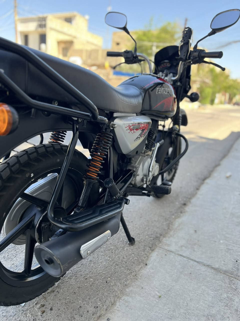 سلام عليكم شباب بوكسر جبلي 23رقم وسنويه باسمنه عقد مروري كبل بغداد دراجه كفاله عامه شوفت عينك مامشتغله دلفري ستخدام شخصي سعره 2400مجال بسيط حك جيه *********** مكاني الحسينيه مال راجديه
