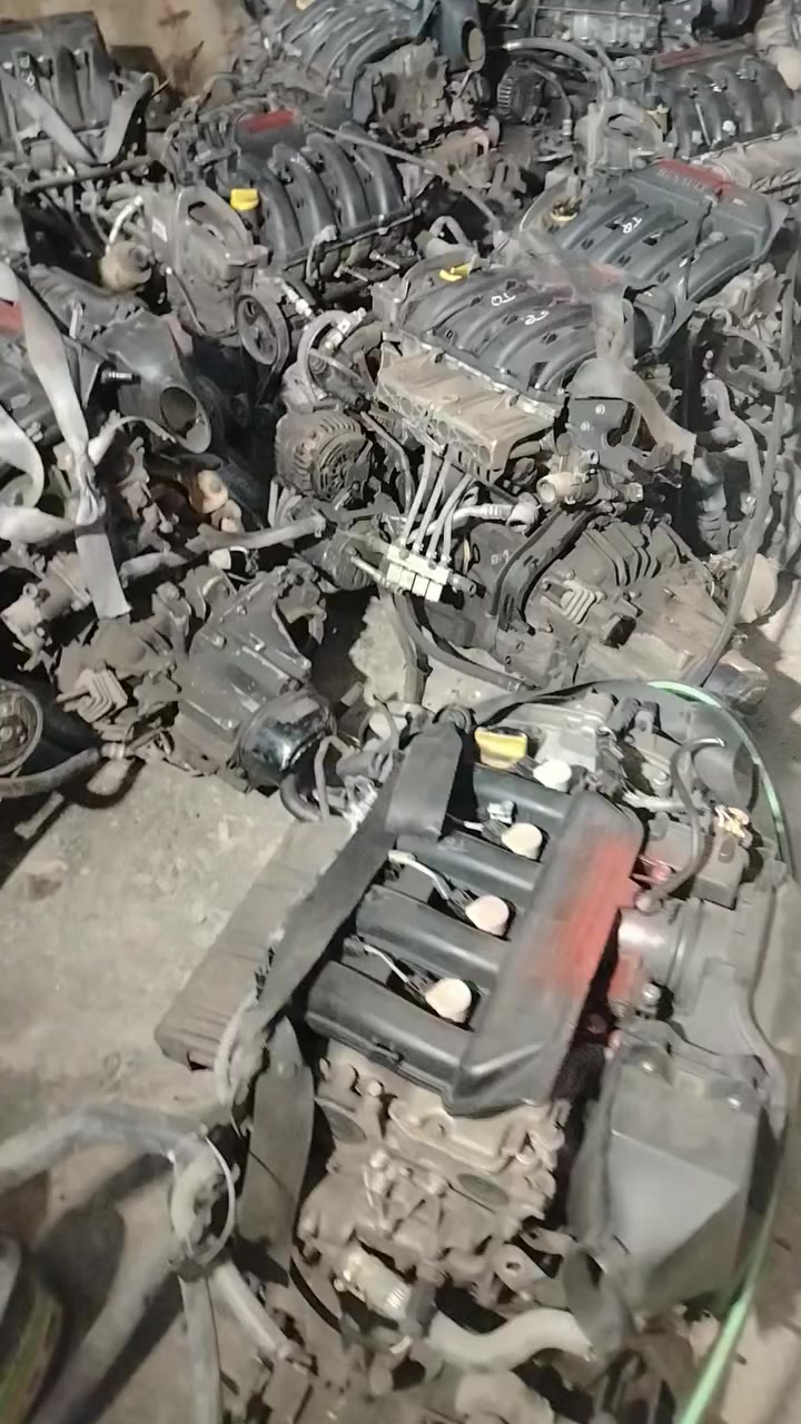 سلام عليكم وصلت مكاين حاوية جديدة لوكان سمبل 
سعر مكينه السمبل والوكان مع الشد والقايش ديكو ورولات ودهن الماني وضمان 30 يوم 750 الف 
يوجد منضومات مال تبريد مال لوكان كامله فريز وراديتر وكمبريسرات وتوجد ايضاً ادوات احتياطيه مال لوكان جديد وتفصيخ كامل صدر خلفي امامي كامل 
توفر داينموات حاويه فرنسي وسلفات 
يتوفر ايضاً منظومات بور كامله ابلادي شركه وتوفر ايضاً دشابيل لوكان حاويه فرنسي ويوجد ايضاً ايسيات وماب سنسر 
نوزلات وبلاكات ومجاول حاويه وجديد 
يتوفر ايضاً مراوح حاويه فرنسي وتفصيخ 
ويوجد عنابر بريك جديد مع سائل البريك اصلي العمل بشرط الفحص 
العنوان بغداد الدورة ابو دتشير مقابيل علوة الرشيد للاستفسار يوجد واتس اب بالارقام 
‭0770 539 4017‬
  ‭   ***********
