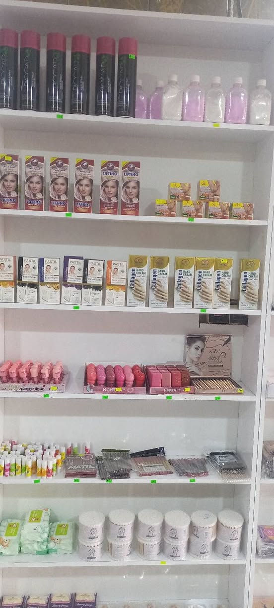 غراض محل كوزمتك للبيع في ناحية الفضلية
للتواصل واتساب او الاتصال على الرقم ***********
