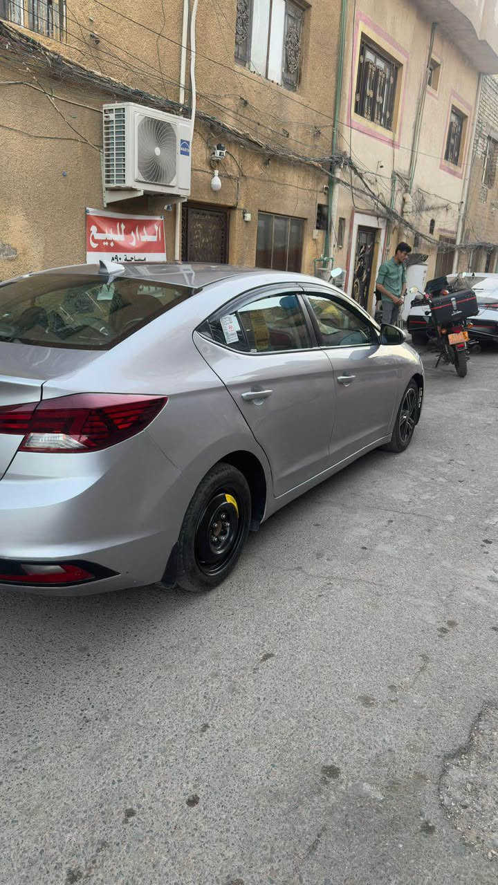 السلام عليكم الانترا ٢٠٢٠ بيها صبغ صفحه وبجم القطع الي مبدل 3  بدون لغد وشاصي كير محوره at رقم اربيل الجديد  والمكينه مجفته شغل درجه اولى  
⚪️شاشه وكامره كار بلي 
⚪️ رادار امامي 
⚪️رادار جانبي 
⚪️ تحديد مسار 
⚪️نقطه عمياء 
⚪️ منافد شحن 
⚪️ اوتو ستوب 
⚪️ فول تحكم استيرن 
السياره جاهزه وخير من الله 
السعر 102
العنوان بغداد الاعطيفيه
*********** بغداد, العراق
