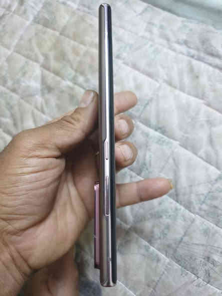 هاتف نوت 20 الترا
الشرق الأوسط 
الجهاز ذاكرة 256
الرام 12 + 12
الكاميرا 200 Mp
البطارية 5000
المعالج 3
الشاشه 120 هيرتز
الجهاز اخو جديد 
بس شاحنه ويا
مراوس s24
او البيع العنوان مدينة الصدر ***********
