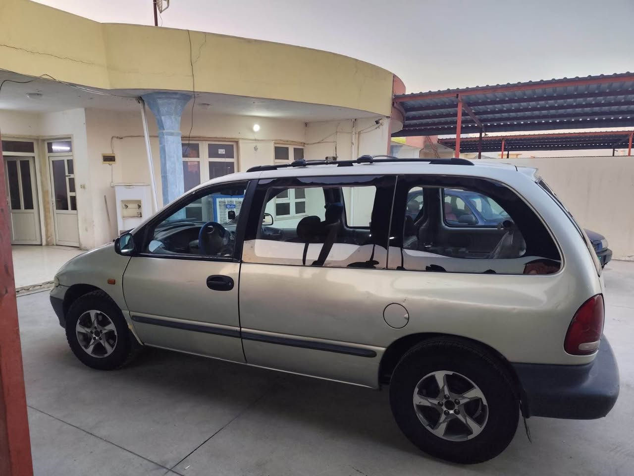 دۆج کەرڤان 2000 سعر 31 و مجال
تحویل وکالە خرامە ب شەرتن
مکینە هەمی  ب شەرت
تەخم تایە داخلی جدید
4 ورقە و نیڤ خرامە سعت دیت خوار
شوین روڤیا/***********
*********** اكر, نينوى
