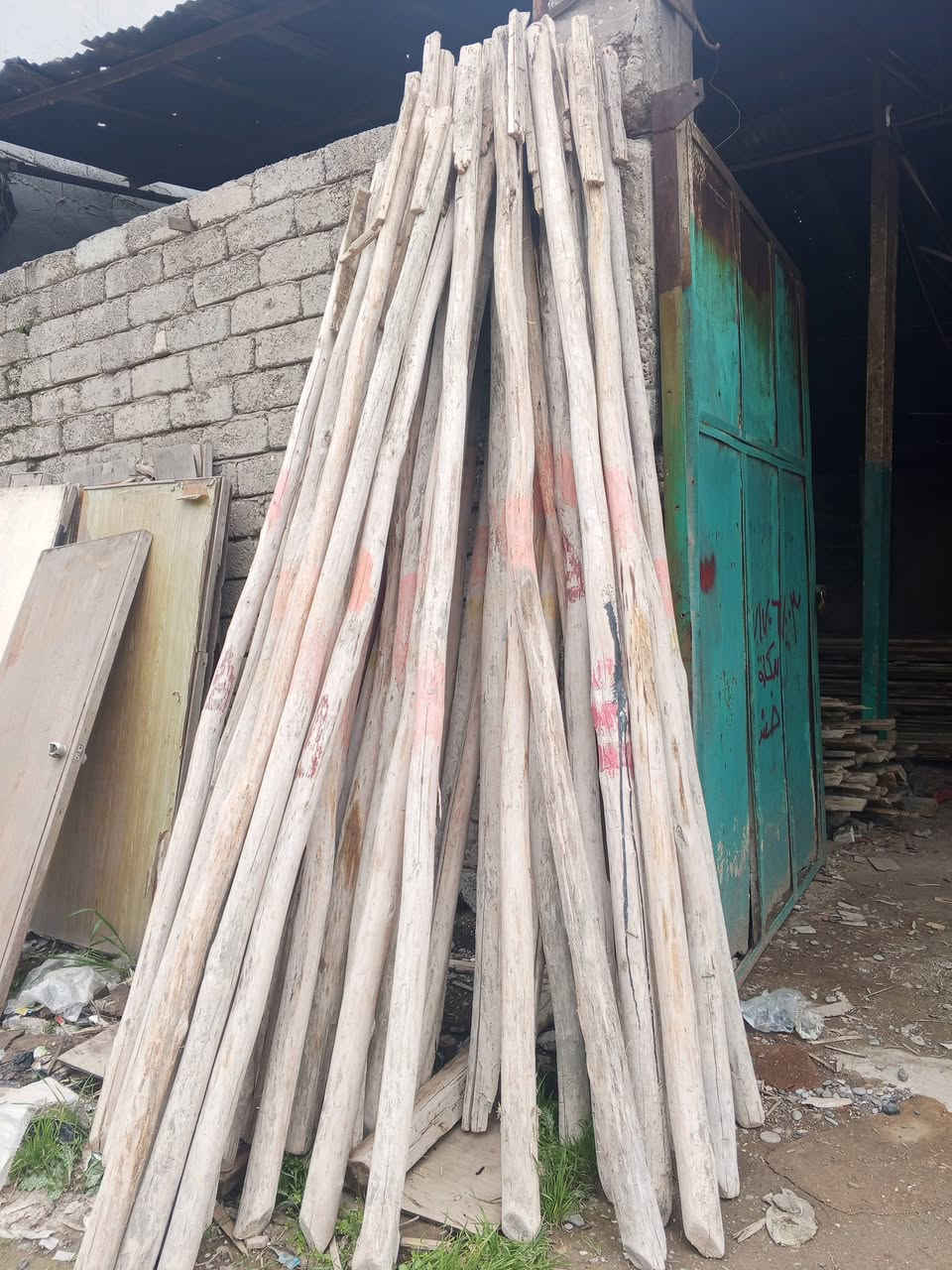 متوفر في الموصل الكرامة قرب المشاتل خلف مشتل الريحان 
لوح 4 متر مستعمل سعر المكعب 350 الف
لوح 3 متر سعر المكعب 350 الف
جسور 3متر مستعمل سعر المكعب 375 الف
لوح مقاصير من1 الى2مترونص سعر المكعب 275 الف
جسور من 1 إلى 2 سعر المكعب 275 الف
عصايب 50و60 و70 سعر المكعب 200 الف
درسك 330 زاخو سعر الزوج 6ونص 
فخخ سعر الزوج 4ونص 
***********
‏‪***********‬‏
