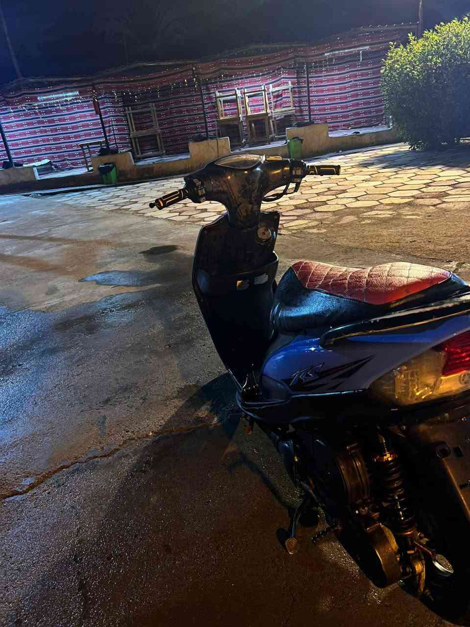 سلام عليكم دراجه ماكس عدله ياباني كلشي شغال اي نقص ما بيهه سلف اشاير هورن هندر دراجه نضيفه جدآ صالنصه FM رياضي دبل خلفي رياضي بوشه 55 سعر 650 تواصل ***********
