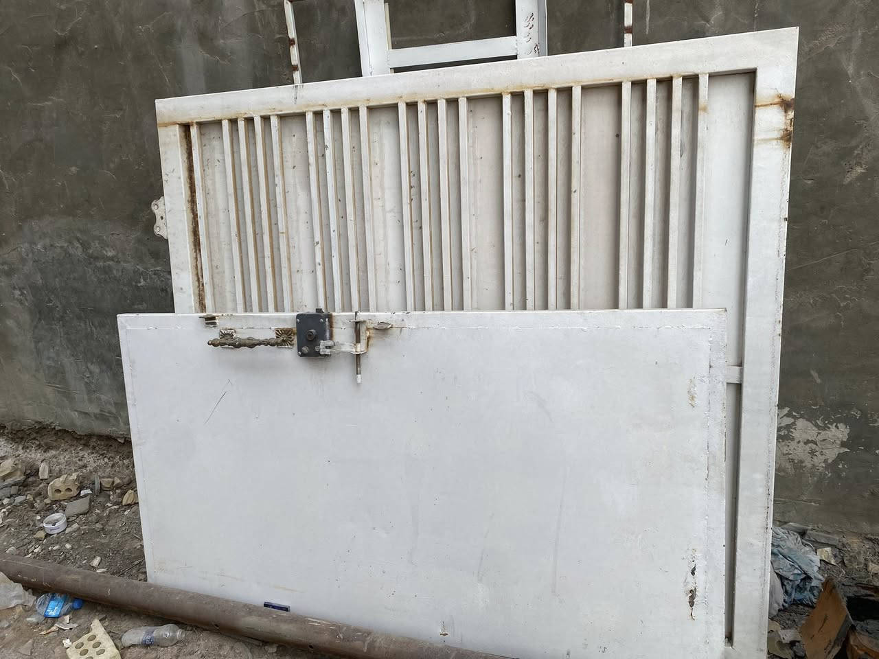 السلام عليكم
———
باب حديد سلايت  كامله جروخ وكيلون  وتيل حديد وشباك حديد وقطع حديد مكصوص للبيع  
طبعاً الباب حيل نضيفه وتجي تشوف بعينك
مكاني / بغداد - الدوره 
***********
